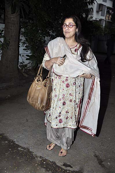 बॉलीवुड सितारों का करवाचौथ... | धोनी, साक्षी और समंदर