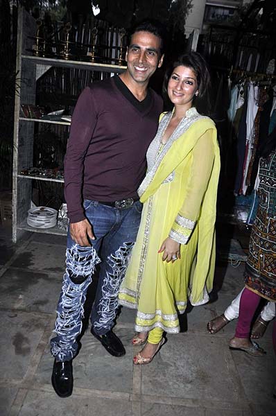 बॉलीवुड सितारों का करवाचौथ... | धोनी, साक्षी और समंदर