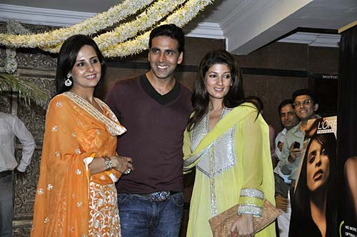 बॉलीवुड सितारों का करवाचौथ... | धोनी, साक्षी और समंदर