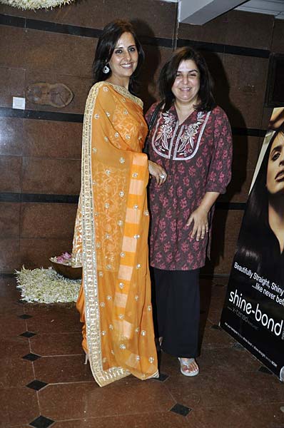 बॉलीवुड सितारों का करवाचौथ... | धोनी, साक्षी और समंदर