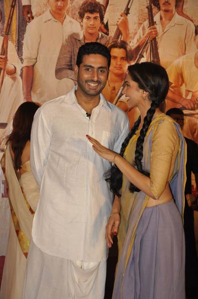 'खेलें हम जी जान से' का म्‍यूजिक लांच | दीपिका के जलवे