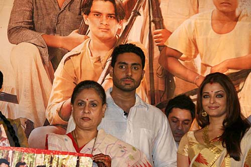 'खेलें हम जी जान से' का म्‍यूजिक लांच | दीपिका के जलवे