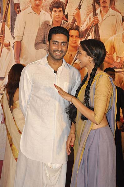 'खेलें हम जी जान से' का म्‍यूजिक लांच | दीपिका के जलवे