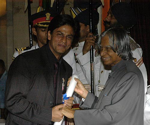 बॉलीवुड के किंग खान को जन्मदिन की बधाई | विशेष कवरेज