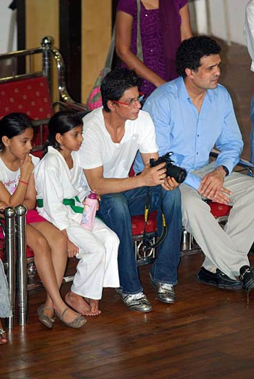 बॉलीवुड के किंग खान को जन्मदिन की बधाई | विशेष कवरेज