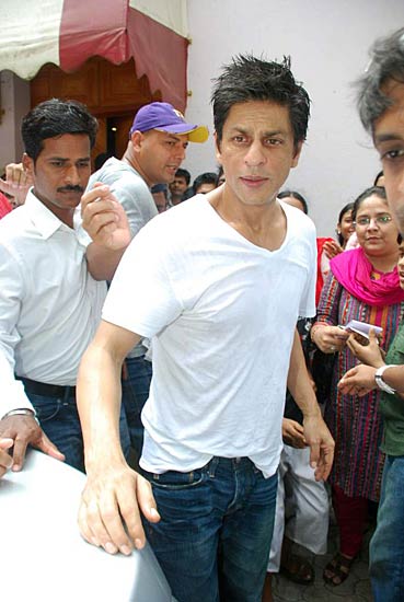 बॉलीवुड के किंग खान को जन्मदिन की बधाई | विशेष कवरेज