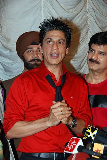 बॉलीवुड के किंग खान को जन्मदिन की बधाई | विशेष कवरेज