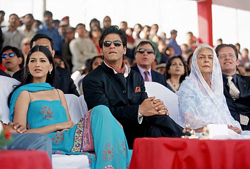 बॉलीवुड के किंग खान को जन्मदिन की बधाई | विशेष कवरेज