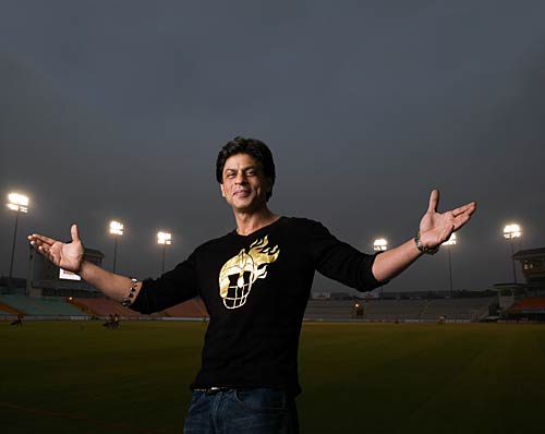 बॉलीवुड के किंग खान को जन्मदिन की बधाई | विशेष कवरेज