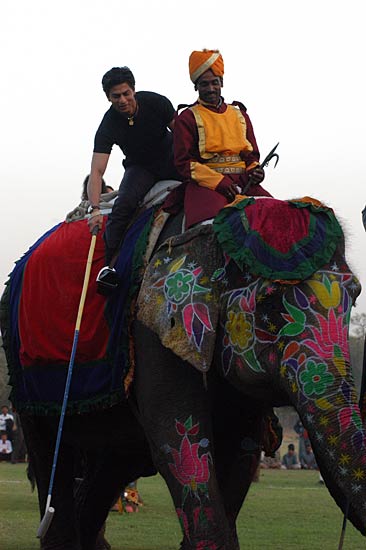 बॉलीवुड के किंग खान को जन्मदिन की बधाई | विशेष कवरेज