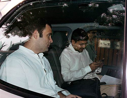 चुनावी सभा में नीतीश पर बरसे राहुल