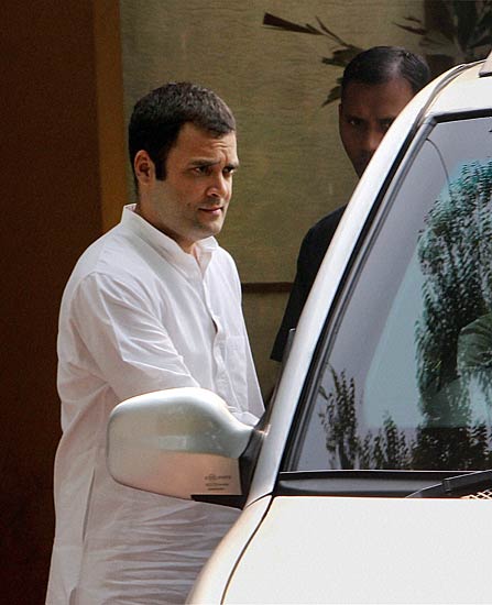 चुनावी सभा में नीतीश पर बरसे राहुल