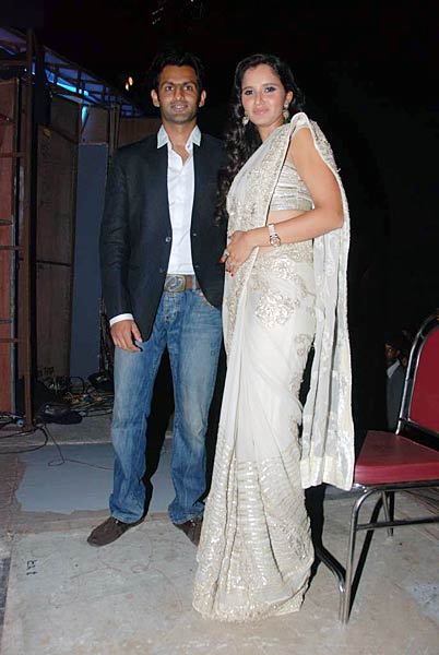 सहारा अवॉर्ड में बॉलीवुड का तड़का  | ब्राइडल वीक में हसिनाएं