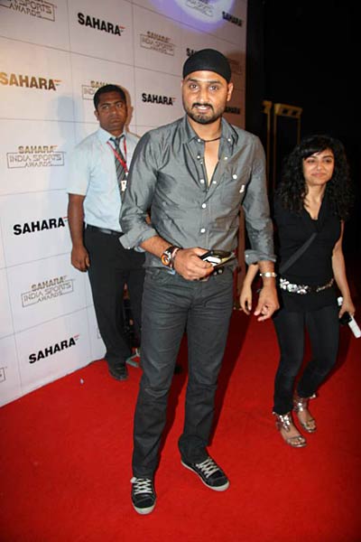 सहारा अवॉर्ड में बॉलीवुड का तड़का  | ब्राइडल वीक में हसिनाएं