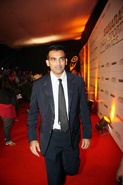 सहारा अवॉर्ड में बॉलीवुड का तड़का  | ब्राइडल वीक में हसिनाएं