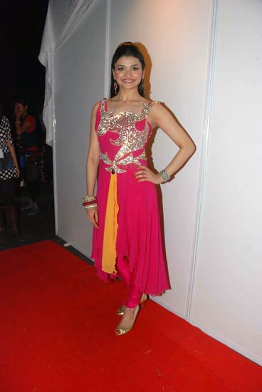 सहारा अवॉर्ड में बॉलीवुड का तड़का  | ब्राइडल वीक में हसिनाएं