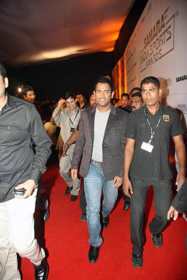 सहारा अवॉर्ड में बॉलीवुड का तड़का  | ब्राइडल वीक में हसिनाएं