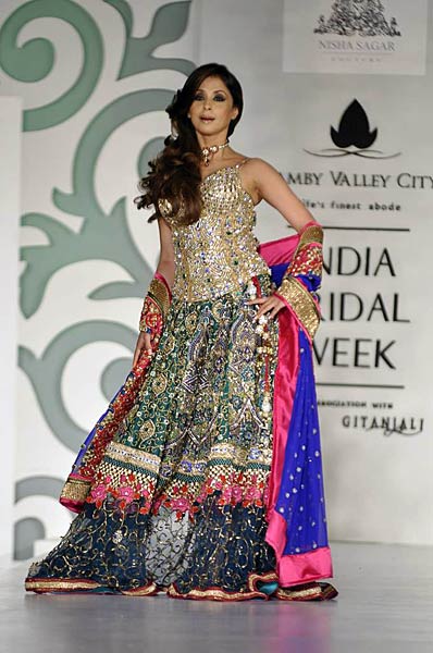 'इंडियन ब्राइडल वीक' में हसीनाएं |  देखो-देखो...ये है जलवा