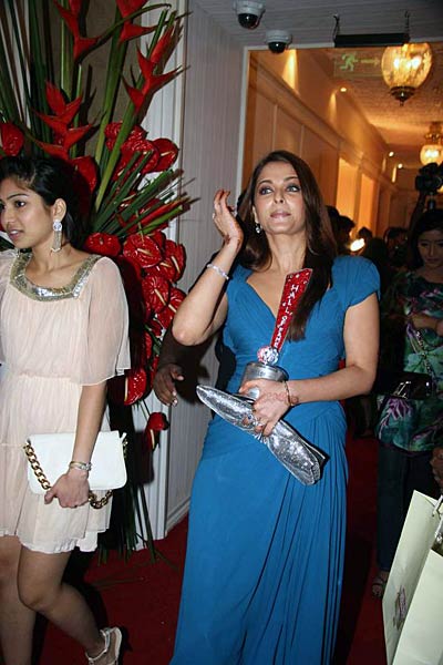 'हॉल ऑफ फेम' में पहुंचे सितारे | किंगफिशर का कैलेंडर