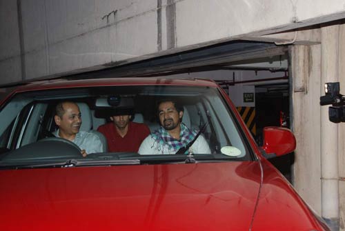 'एक्‍शन रिप्‍ले' की स्‍क्रीनिंग में जुटे सितारे