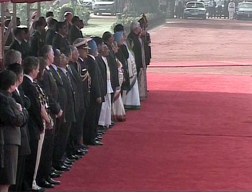 ओबामा दंपति ने बापू को अर्पित किये श्रद्धासुमन