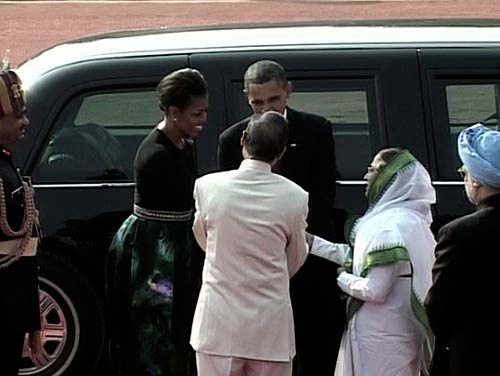 ओबामा दंपति ने बापू को अर्पित किये श्रद्धासुमन