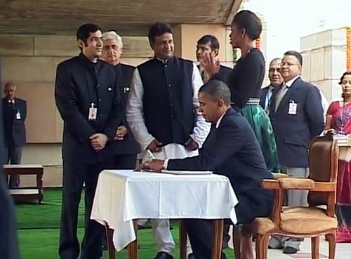 ओबामा दंपति ने बापू को अर्पित किये श्रद्धासुमन