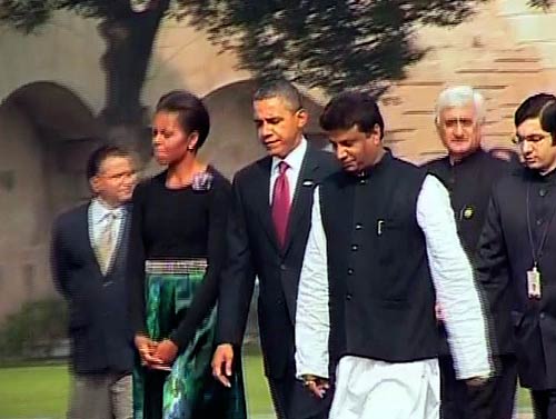ओबामा दंपति ने बापू को अर्पित किये श्रद्धासुमन