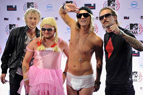 एमटीवी इएमए अवार्ड्स की 'रंगीनियां' |  देखो...  ये है जलवा