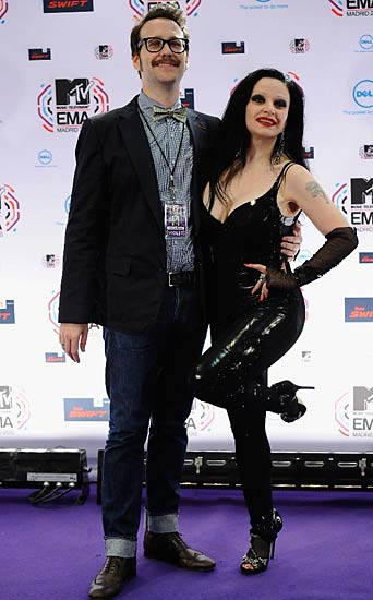 एमटीवी इएमए अवार्ड्स की 'रंगीनियां' |  देखो...  ये है जलवा