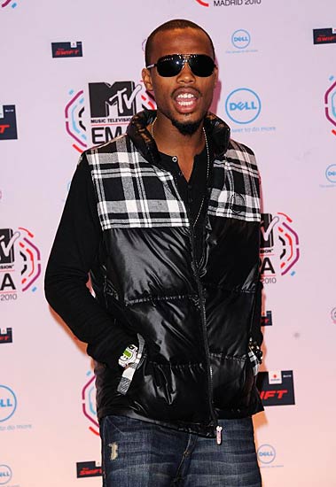 एमटीवी इएमए अवार्ड्स की 'रंगीनियां' |  देखो...  ये है जलवा