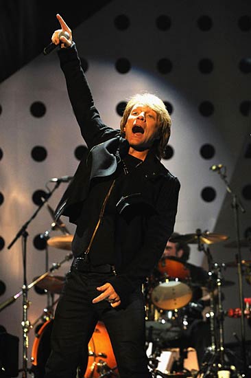 एमटीवी इएमए अवार्ड्स की 'रंगीनियां' |  देखो...  ये है जलवा