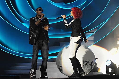 एमटीवी इएमए अवार्ड्स की 'रंगीनियां' |  देखो...  ये है जलवा