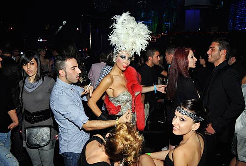 एमटीवी इएमए अवार्ड्स की 'रंगीनियां' |  देखो...  ये है जलवा