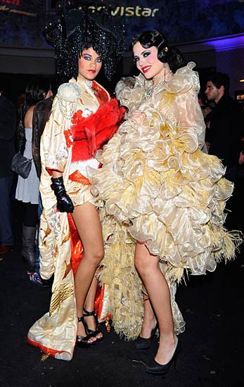 एमटीवी इएमए अवार्ड्स की 'रंगीनियां' |  देखो...  ये है जलवा