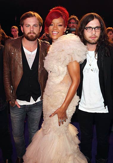 एमटीवी इएमए अवार्ड्स की 'रंगीनियां' |  देखो...  ये है जलवा