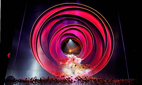 एमटीवी इएमए अवार्ड्स की 'रंगीनियां' |  देखो...  ये है जलवा