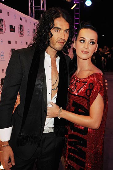 एमटीवी इएमए अवार्ड्स की 'रंगीनियां' |  देखो...  ये है जलवा