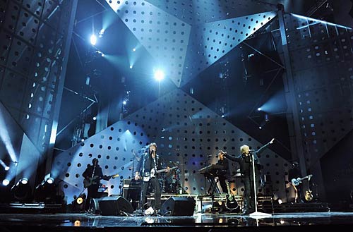 एमटीवी इएमए अवार्ड्स की 'रंगीनियां' |  देखो...  ये है जलवा