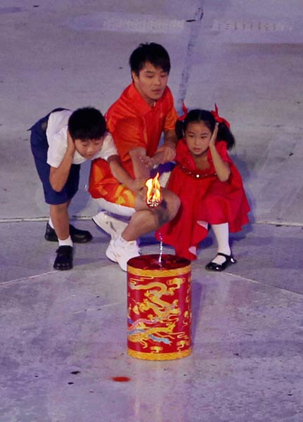 रंगारंग रहा एशियाई खेलों का उद्घाटन समारोह...