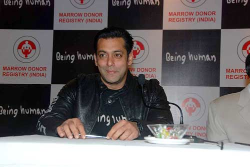 'बीइंग ह्यूमन' के कार्यक्रम में सलमान । 'तीस मार खां' का म्‍यूजिक लॉंच