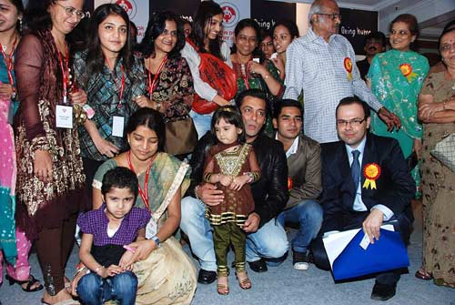 'बीइंग ह्यूमन' के कार्यक्रम में सलमान । 'तीस मार खां' का म्‍यूजिक लॉंच