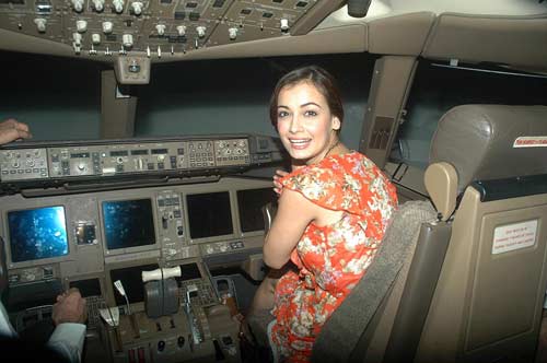 'बीइंग ह्यूमन' के कार्यक्रम में सलमान । 'तीस मार खां' का म्‍यूजिक लॉंच