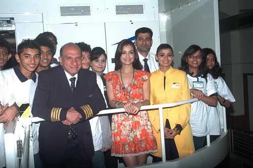 'बीइंग ह्यूमन' के कार्यक्रम में सलमान । 'तीस मार खां' का म्‍यूजिक लॉंच