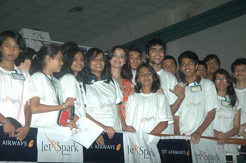 'बीइंग ह्यूमन' के कार्यक्रम में सलमान । 'तीस मार खां' का म्‍यूजिक लॉंच