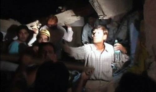 लक्ष्‍मीनगर में इमारत गिरी, पहली तस्‍वीरें