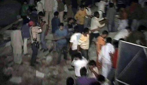 लक्ष्‍मीनगर में इमारत गिरी, पहली तस्‍वीरें