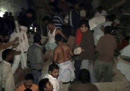 लक्ष्‍मीनगर में इमारत गिरी, पहली तस्‍वीरें