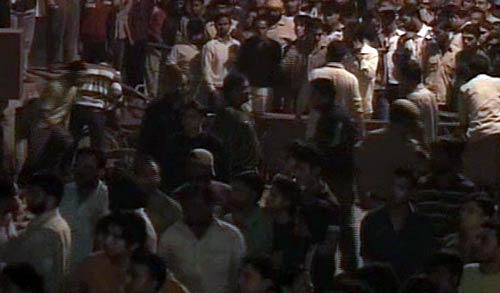 लक्ष्‍मीनगर में इमारत गिरी, पहली तस्‍वीरें