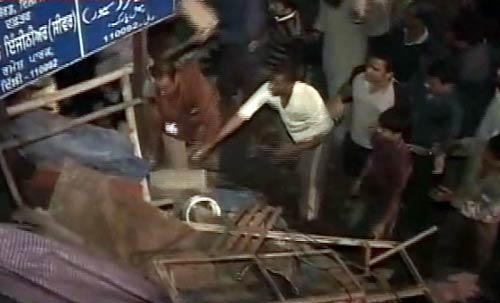 लक्ष्‍मीनगर में इमारत गिरी, पहली तस्‍वीरें